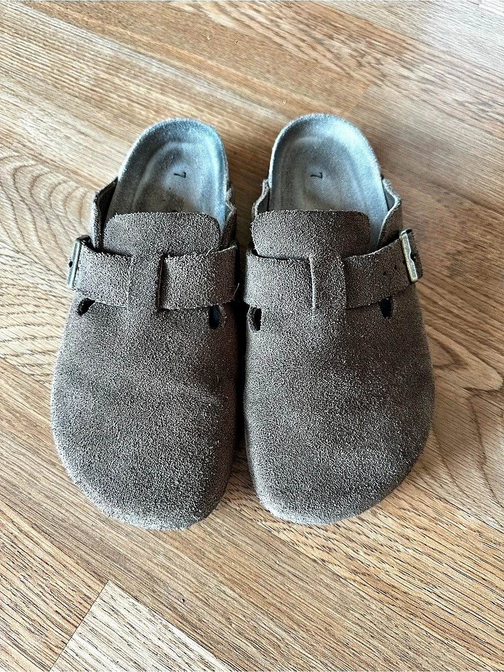 Quince Water Repellent Suede Clog Mule Clog Mules in Brown US 7